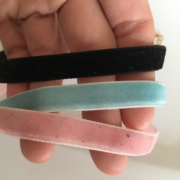 Set of three choker necklaces - Picture 3 of 8